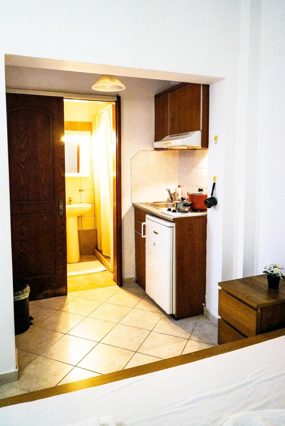 Cozy Budget Apartments In The Heart Of Fira Екстер'єр фото